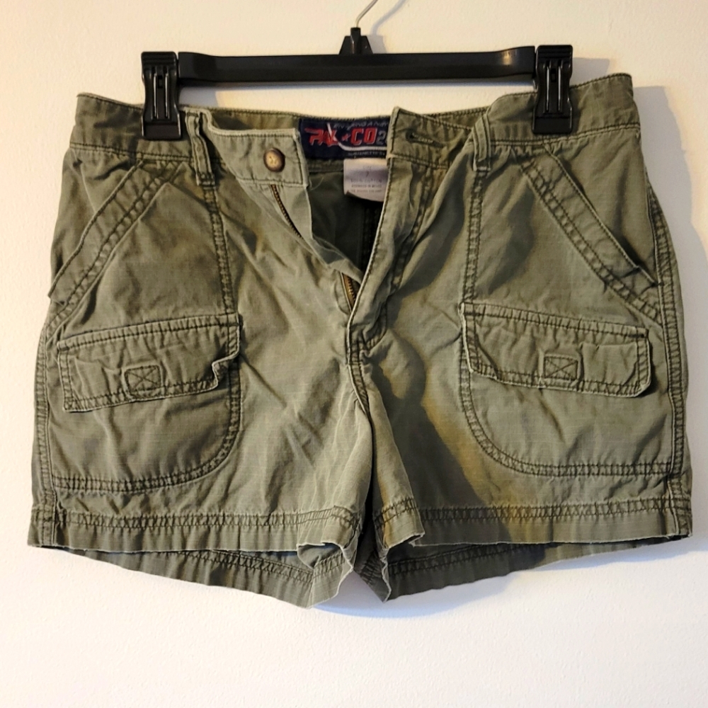 Pal Co 2005 palmetto's size 7 army green shorts.